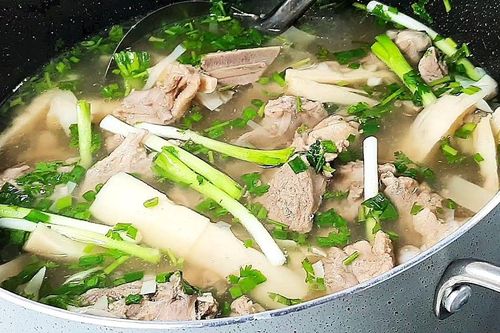 Cách nấu canh măng vịt đơn giản tại nhà