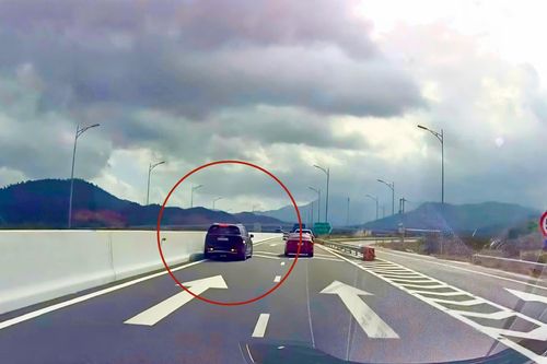 Xử phạt nữ tài xế lùi xe trên cao tốc Nha Trang - Cam Lâm