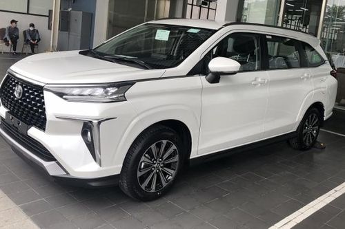 Giá lăn bánh Toyota Veloz Cross mới nhất rẻ vô đối còn kèm ưu đãi, Mitsubishi Xpander lo không kịp doanh số