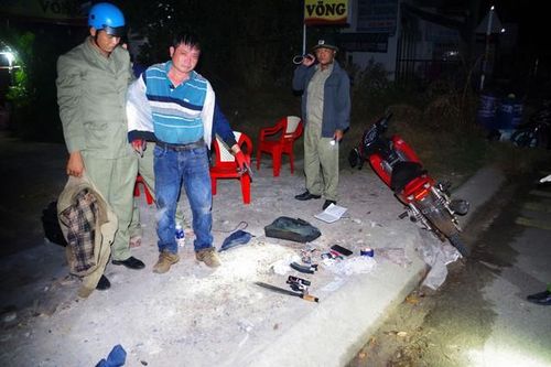 Tin tối 14/2: Đang ở nước ngoài, vợ hoảng loạn khi thấy ảnh cưới của chồng với cô gái khác; Chủ tịch Hội nông dân xã lên kế hoạch tinh vi để đi cướp