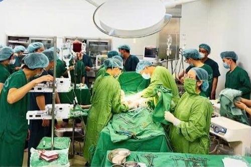 Nghẹt thở cứu sản phụ ngừng tuần hoàn hơn 30 phút ngay trong phòng mổ