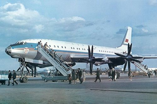 Nga nhớ về máy bay chở khách Tu-114 khi MS-21 và SJ-100 chậm trễ