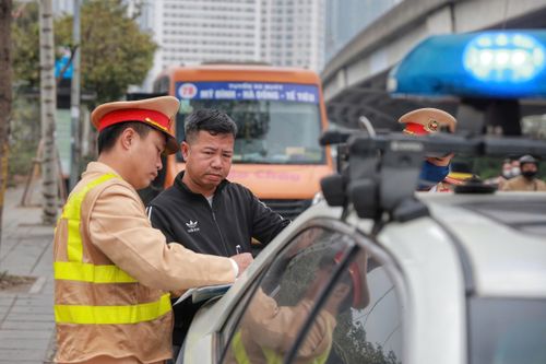 Công an Hà Nội ra quân xử lý 6 nhóm hành vi vi phạm giao thông trọng điểm