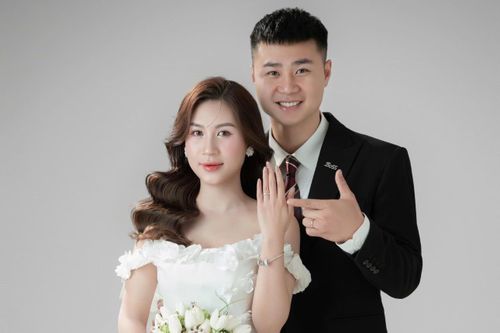 Thủ môn Văn Toản tung ảnh cưới