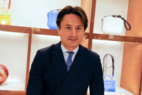 CEO Hermès bức xúc
