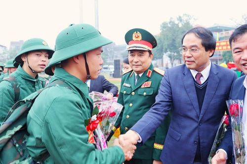 Lào Cai đồng loạt tổ chức lễ giao nhận quân 2025