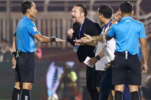 Tin nóng bóng đá Việt hôm nay 15/2: HLV Popov 'nổi' hơn cả tuyển thủ dự AFF Cup; Trọng tài FIFA bắt trận cầu đinh giải hạng Nhất
