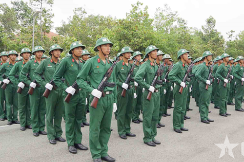 Khối chiến sĩ Quân giải phóng miền Nam hăng say luyện tập tham gia diễu binh, diễu hành