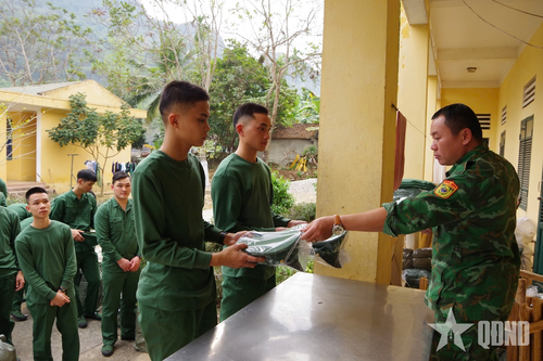 Các đơn vị tiếp nhận chiến sĩ mới vừa nhập ngũ