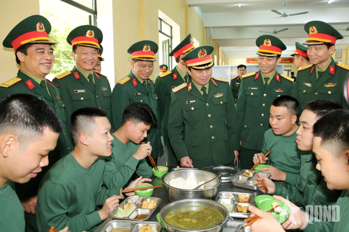 Lãnh đạo Tổng cục Hậu cần-Kỹ thuật kiểm tra một số đơn vị