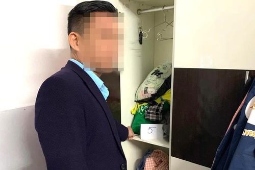 Đi nhờ nhà vệ sinh rồi trộm tiền