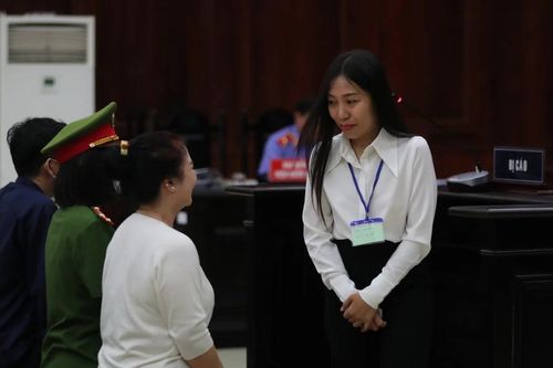 Hai nhân viên của bà Nguyễn Phương Hằng được tha tù trước hạn