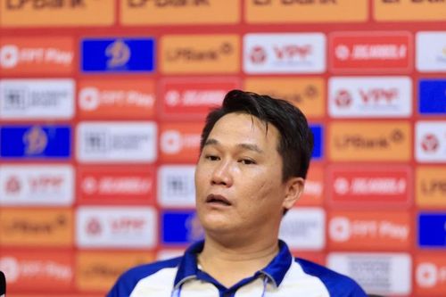 Trợ lý HLV Đông Á Thanh Hóa chê trọng tài V-League 'xé nát trận đấu'