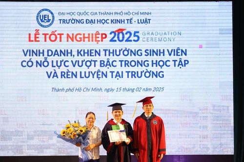 Nam sinh khiếm thị không đầu hàng số phận
