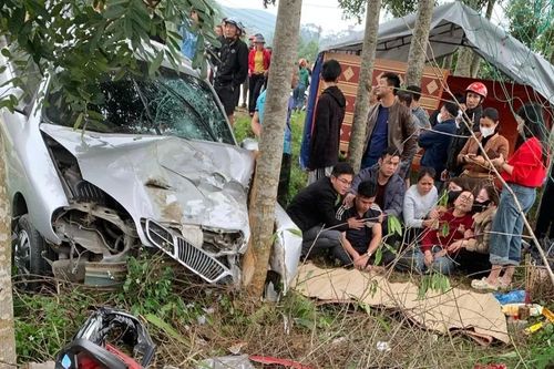 Ô tô va chạm với xe máy, 2 bà cháu tử vong