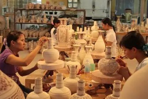 Gốm Bát Tràng 'hội nhập' - 'cầu nối' văn hóa Việt với thế giới