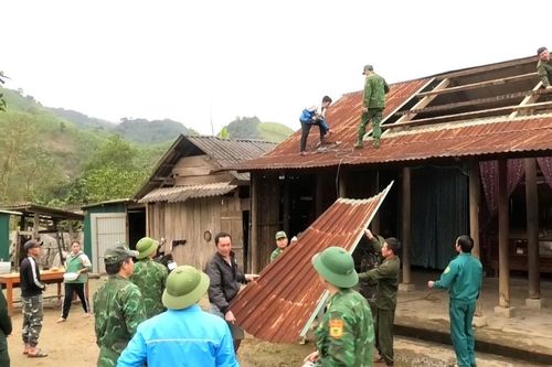 Thứ Bảy về bản giúp dân xóa nhà tạm ở vùng biên Quảng Bình