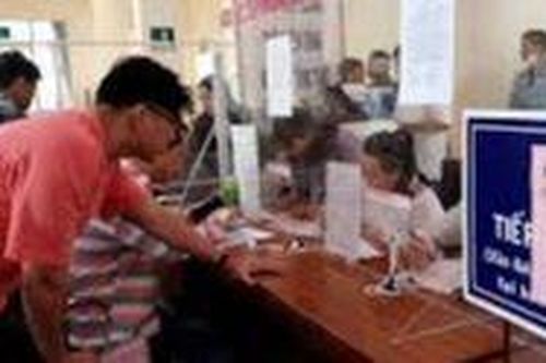 TPHCM 24/7: Đổ xô đi đổi giấy phép lái xe; Khuyến khích cán bộ năng lực hạn chế xin từ chức
