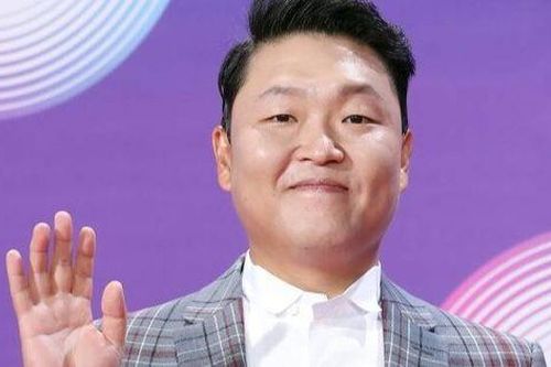 Psy liên tục xin lỗi khán giả