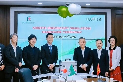 Fujifilm Việt Nam tặng BV Đại học Y Hà Nội mô hình mô phỏng thực hành nội soi