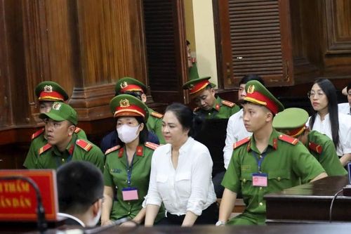 Hai nhân viên thân tín của bà Nguyễn Phương Hằng được tha tù trước thời hạn