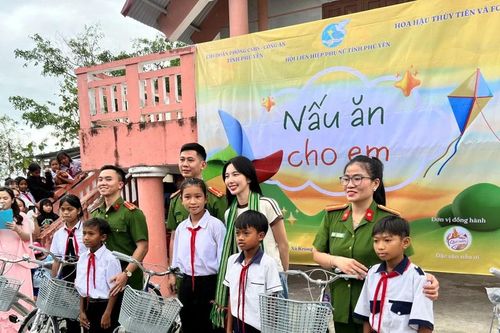Hoa hậu Thùy Tiên cùng người hâm mộ thực hiện hoạt động thiện nguyện ý nghĩa