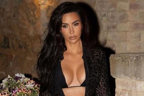 Kim Kardashian bất chấp!