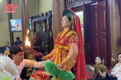 Lắng lòng nghe hát chầu văn