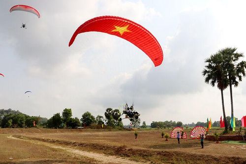 Khai mạc Giải thi đấu Dù lượn TP. Hồ Chí Minh mở rộng lần thứ I