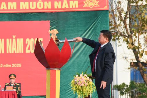 Tưng bừng lễ giao nhận quân năm 2025