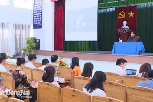 Bộ Chính trị ban hành Chỉ thị về công tác giáo dục cần, kiệm, liêm, chính, chí công vô tư