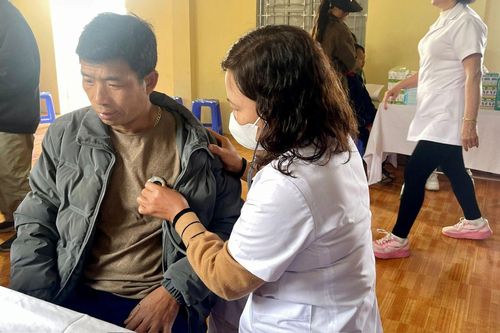 Hơn 100 lượt người được khám, chữa bệnh nhân đạo