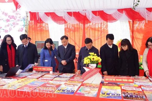 Huyện Bắc Hà khai mạc hội Báo Xuân Ất Tỵ 2025