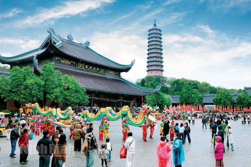 Náo nức trẩy hội mùa Xuân