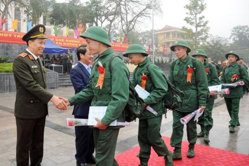 Thứ trưởng Lê Văn Tuyến dự Lễ giao nhận quân tại tỉnh Hà Giang