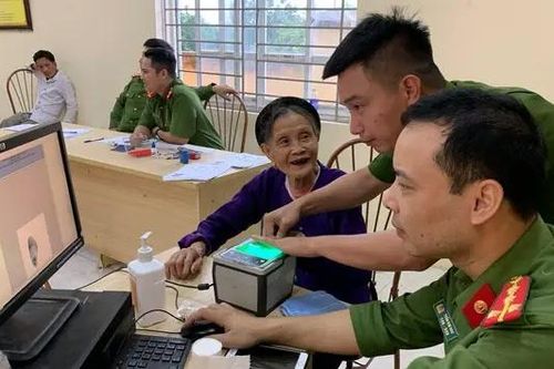 Xóm làng bình yên sau khi công an chính quy về xã