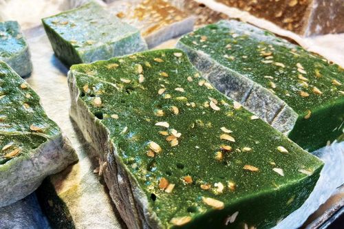 Độc đáo bánh chè lam lá dứa