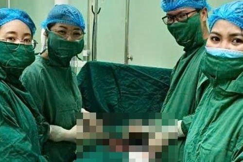 Song thai chung buồng ối, chung bánh rau dây rốn xoắn hiếm gặp chào đời khỏe mạnh