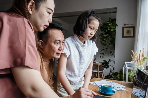 6 dấu hiệu cho thấy bạn đang quá nghiêm khắc với con