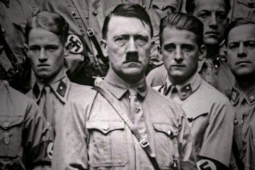 Con đường từ gã thanh niên lông bông tới đỉnh cao quyền lực của Hitler