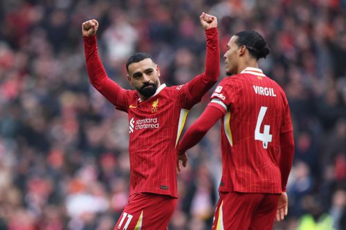 Liverpool giữ vững ngôi đầu Premier League