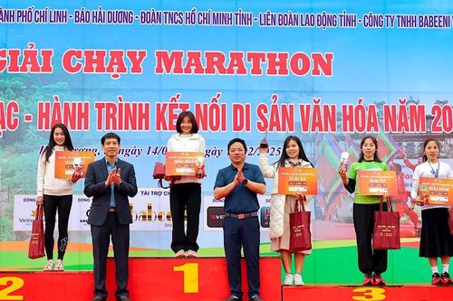 Hơn 1.000 vận động viên chạy marathon 'Hành trình kết nối di sản Côn Sơn-Kiếp Bạc'