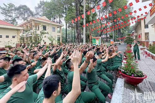 Ngày nghỉ cuối tuần đầu tiên của chiến sĩ mới Trung đoàn Gia Định