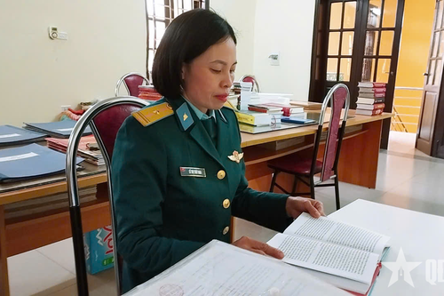 Thiếu tá QNCN Lê Thị Thúy Nga: Vừa giỏi việc hội, vừa đảm việc nhà
