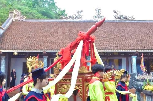Khơi dậy tinh thần hiếu học tại lễ 'Khai bút' Đền Trạng