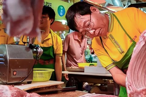 Chàng trai tốt nghiệp đại học số 1 châu Á, đi bán thịt lợn bị dè bỉu giờ ra sao?