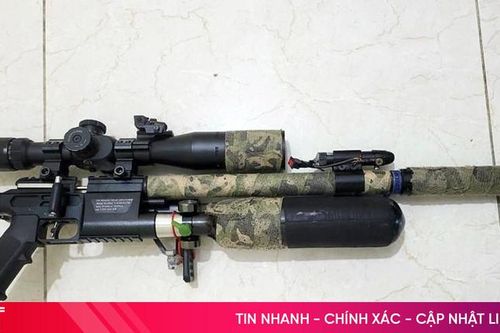Sử dụng súng quân dụng bắn chết người có thể bị truy cứu 2 tội danh