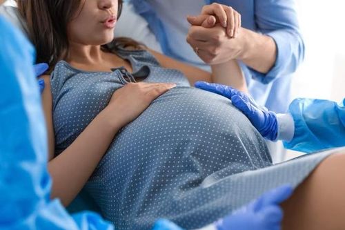 Vừa mổ lấy thai, sản phụ sốc nặng khi thấy bụng vẫn chuyển động