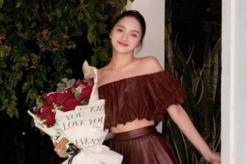 Phản ứng bất ngờ của Hương Giang khi được hỏi về chuyện chuẩn bị làm đám cưới ở tuổi 34