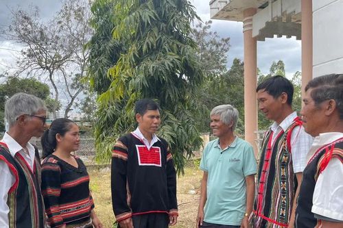Bôn H'Liếp đạt chuẩn nông thôn mới